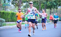 Runner duy trì pace ổn định trong giai đoạn giữa cự ly 21km